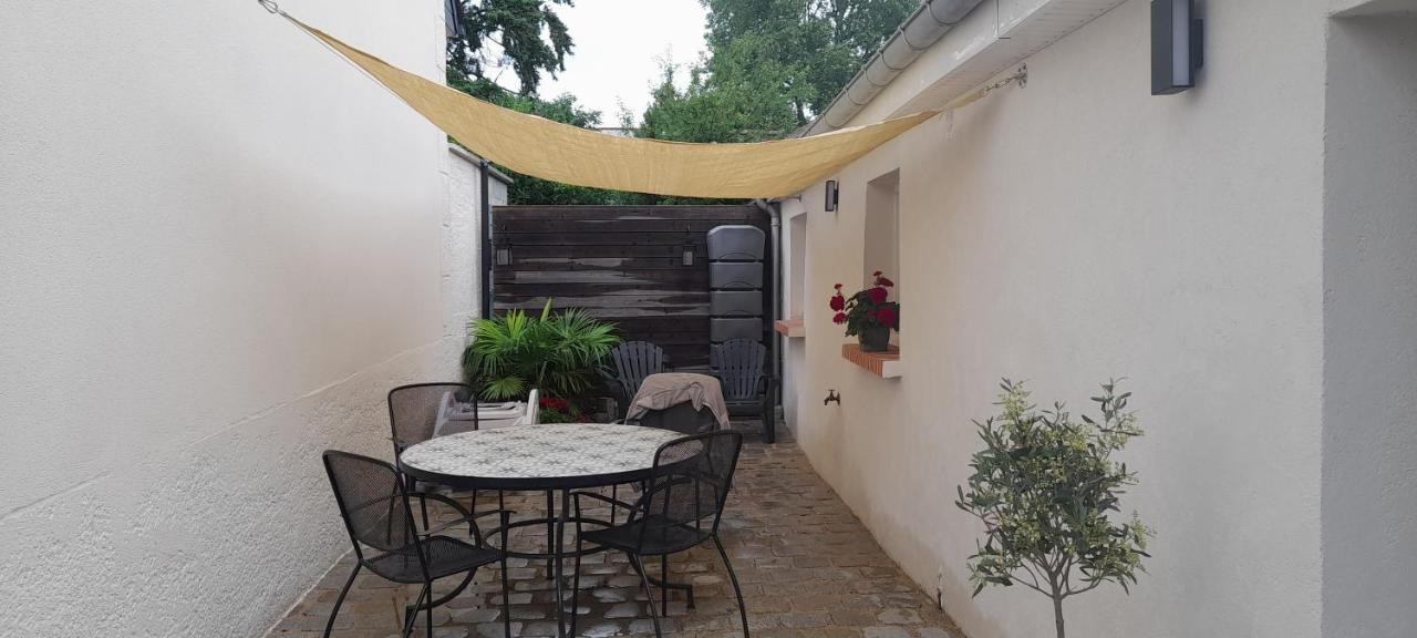 Le Dionysien *** Villa Saint-Denis-de lʼHôtel Eksteriør bilde